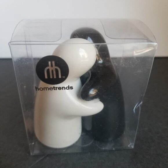Hugging Ghost Salt and Pepper Shakers Set Hometrends Black and White - Picture 1 of 11